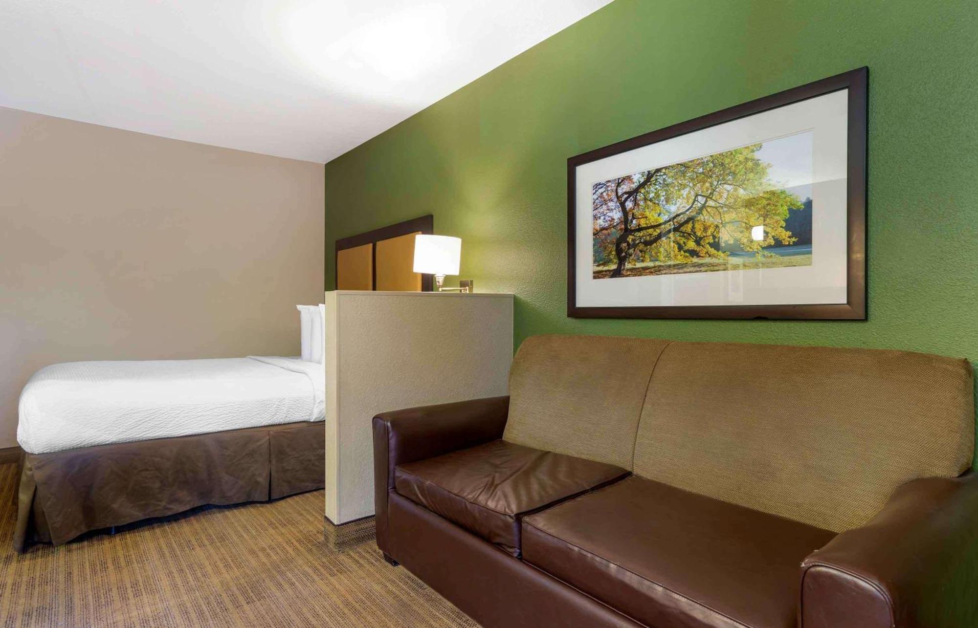 Extended America Select - - Airport - E Oak St Hotel 2*