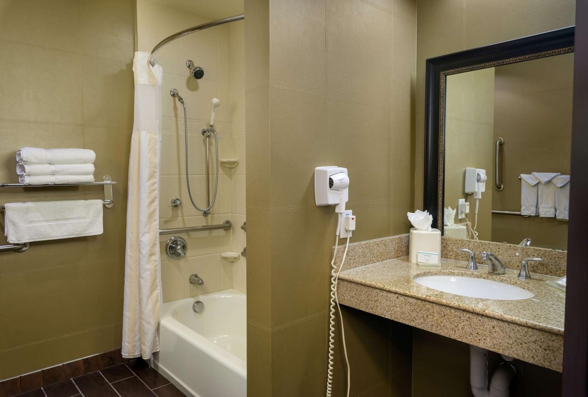 Hotel Hilton Garden Airport North 3*