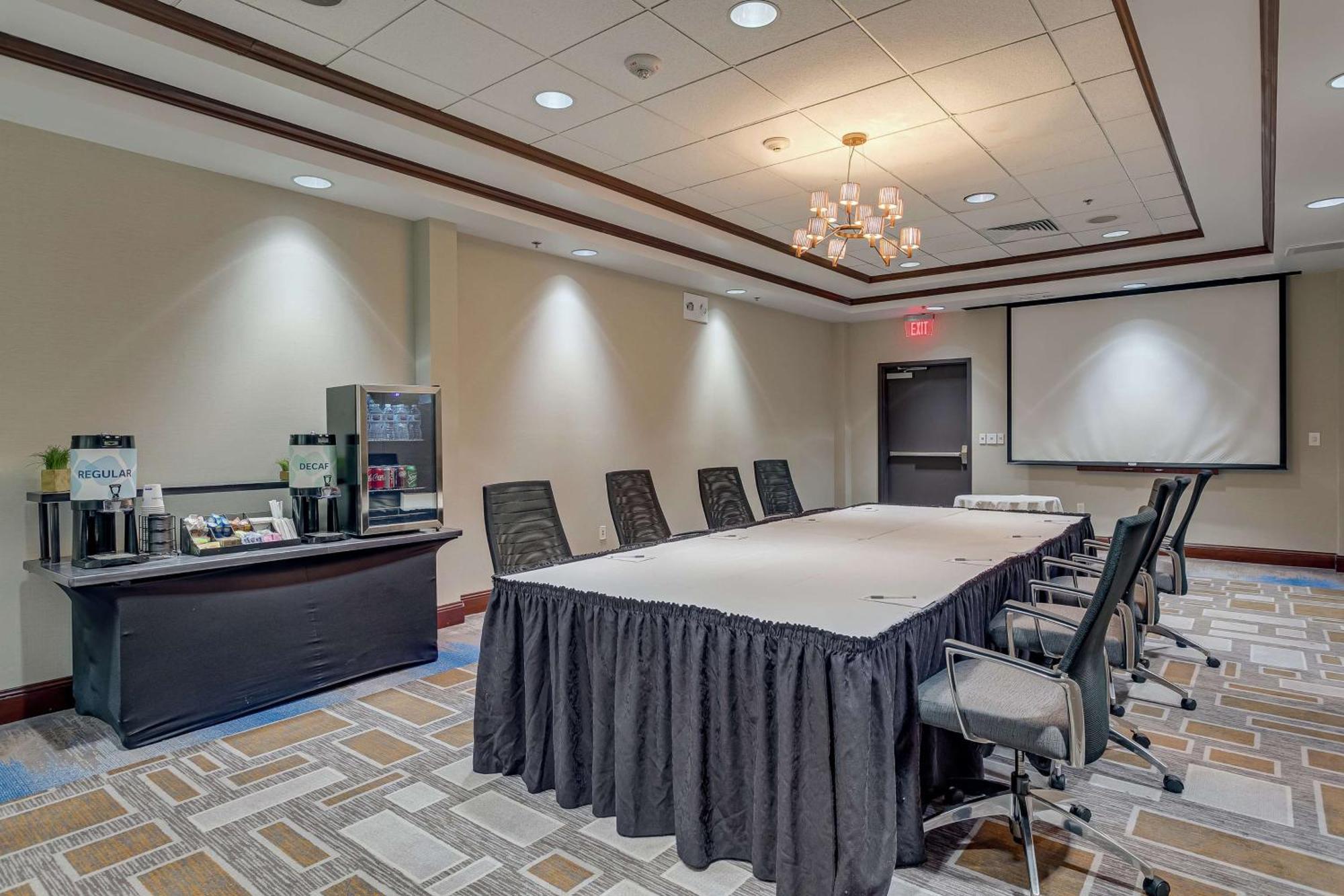 Hilton Garden Airport North 3* Phoenix