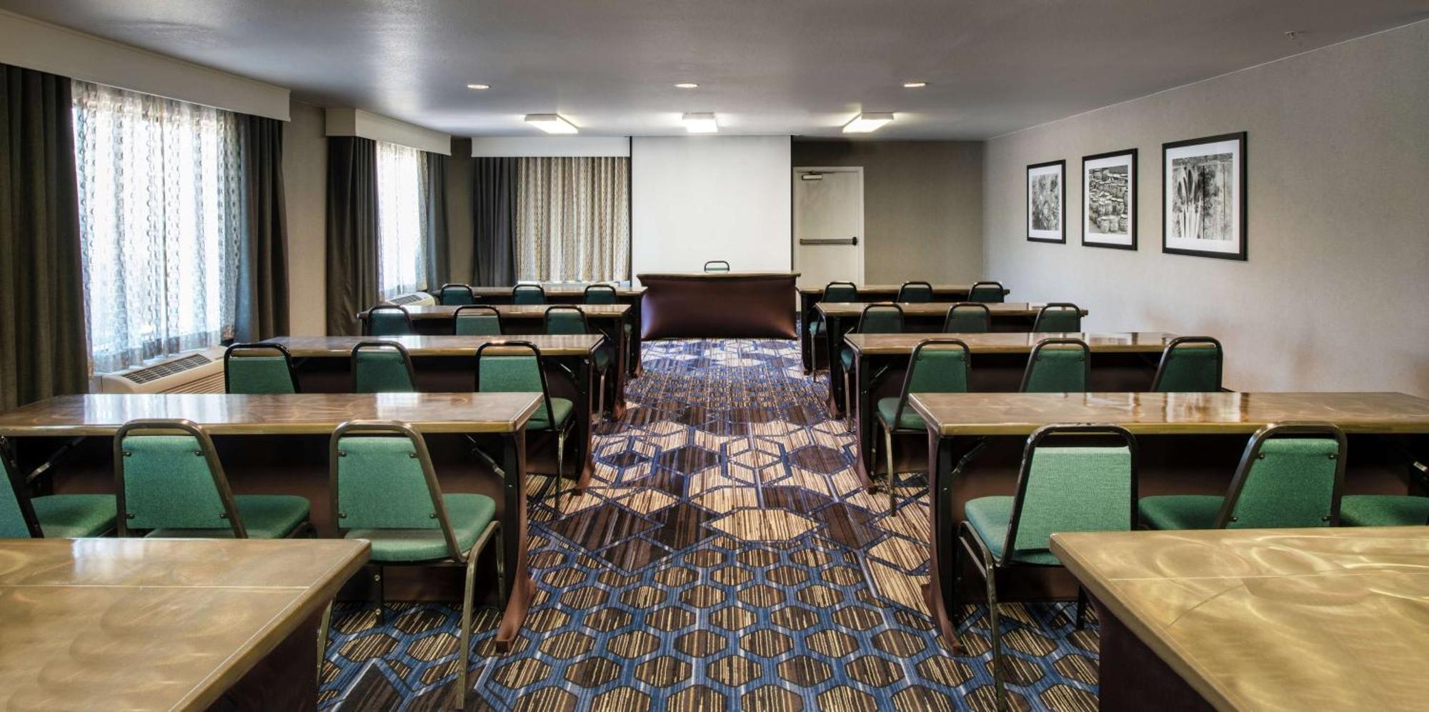 Hampton Airport North Hotel