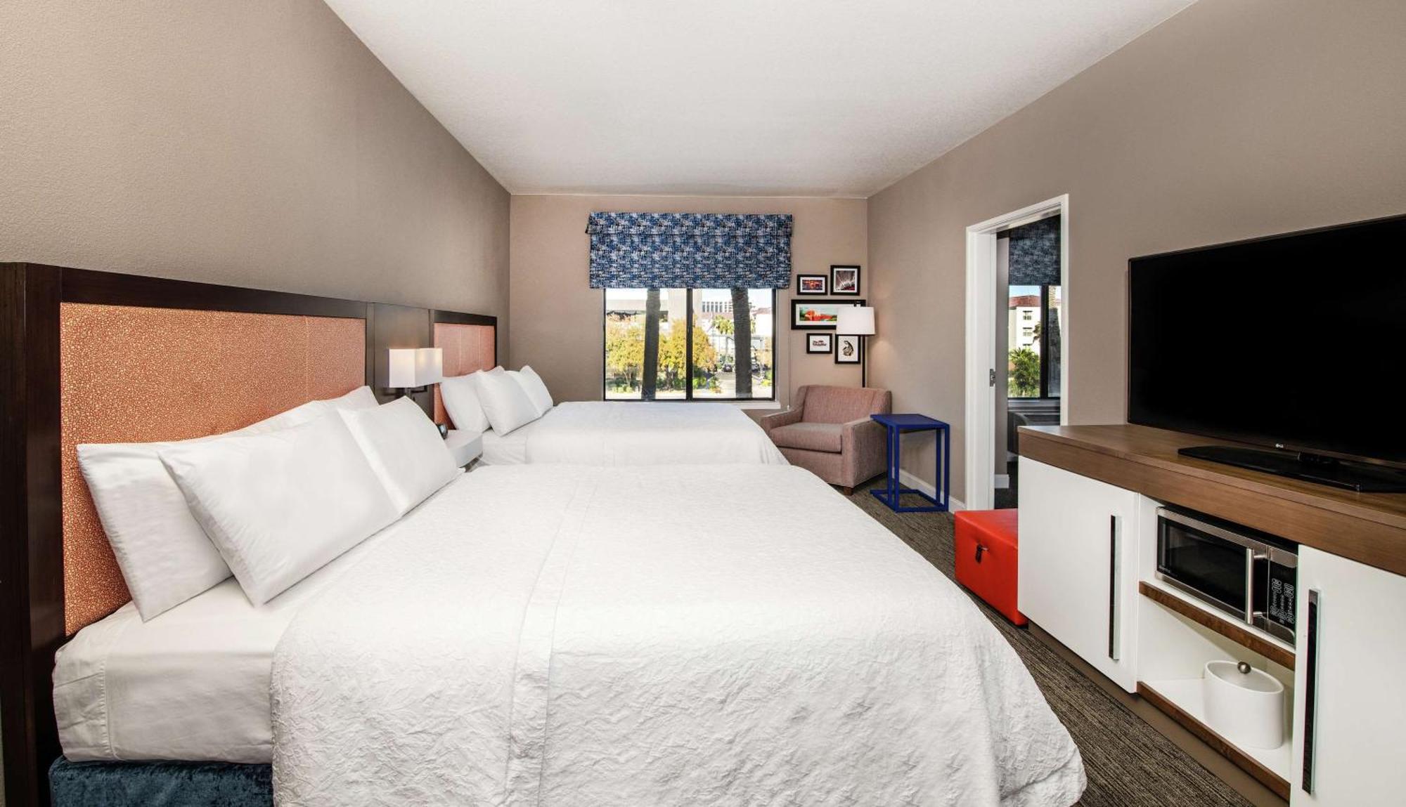 Hampton Airport North Hotel 3*