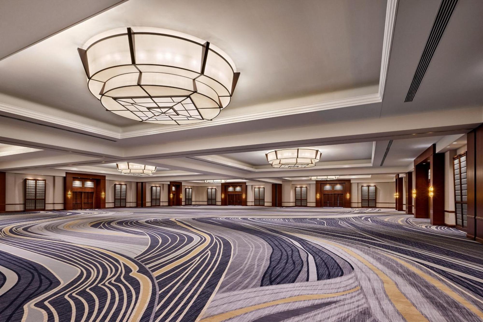 Sheraton Downtown Hotel 4*