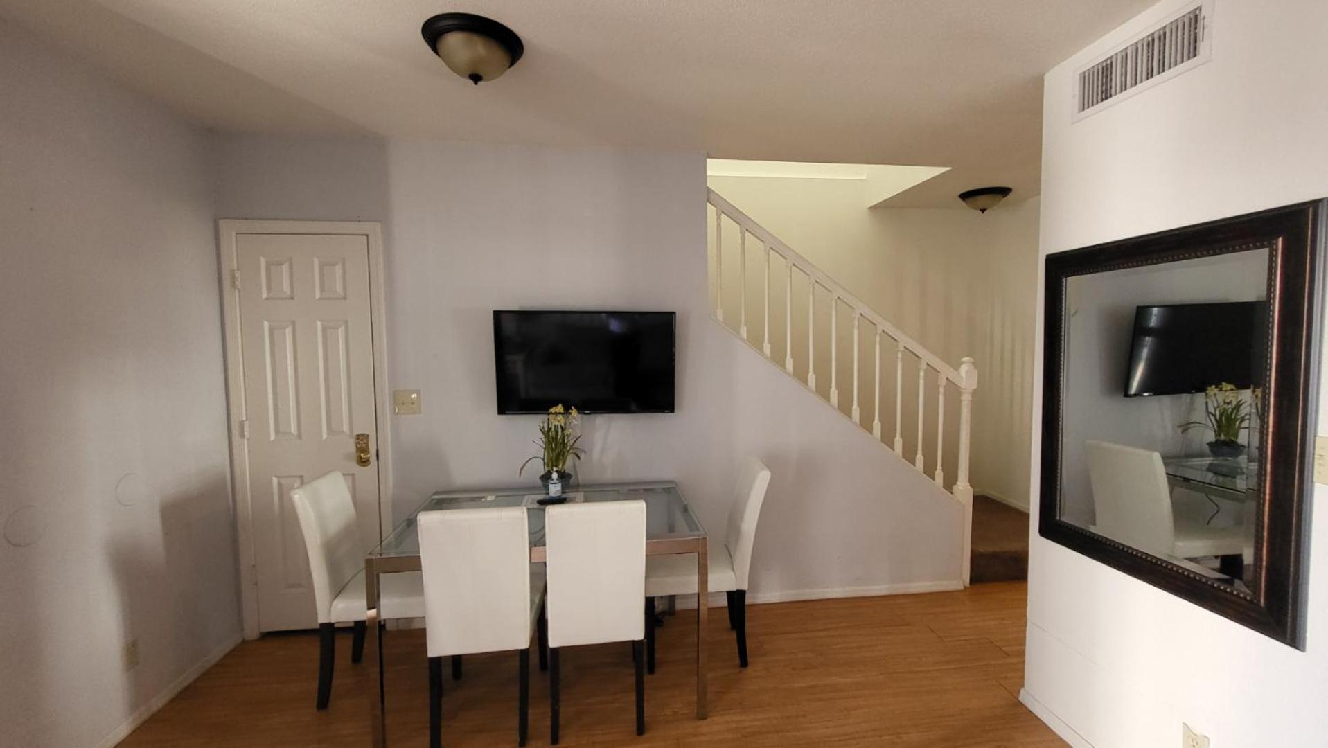 U5 - Welcoming 2-story 2 Bedroom & 2 Ba In Dt Phx With Pkg *