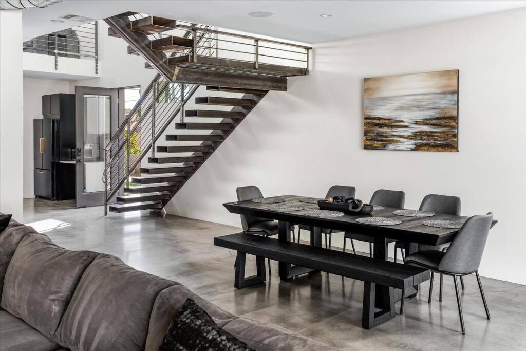 Holiday home New Modern 3br & Loft- Heated Pool, Near Airport