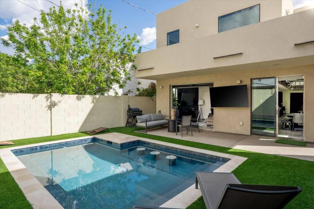 Holiday home New Modern 3br & Loft- Heated Pool, Near Airport Phoenix