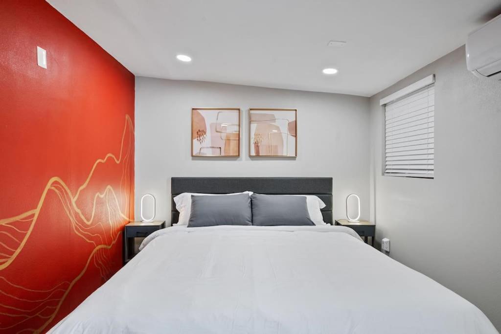 12 Minutes From Downtown - 1 Bedroom *