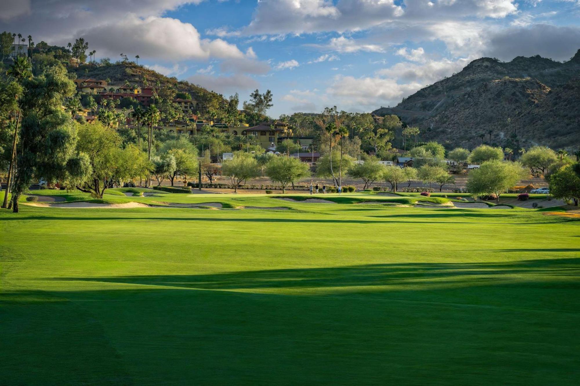 Hilton Tapatio Cliffs Resort