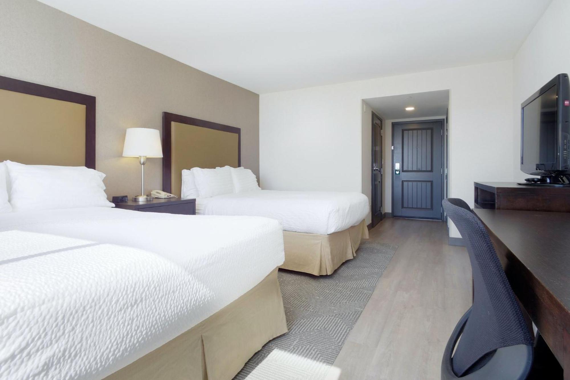 Holiday & Airport By Ihg 3*