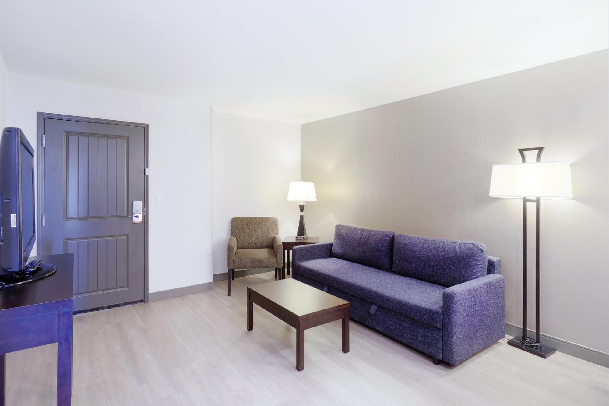 Hotel Holiday & Airport By Ihg
