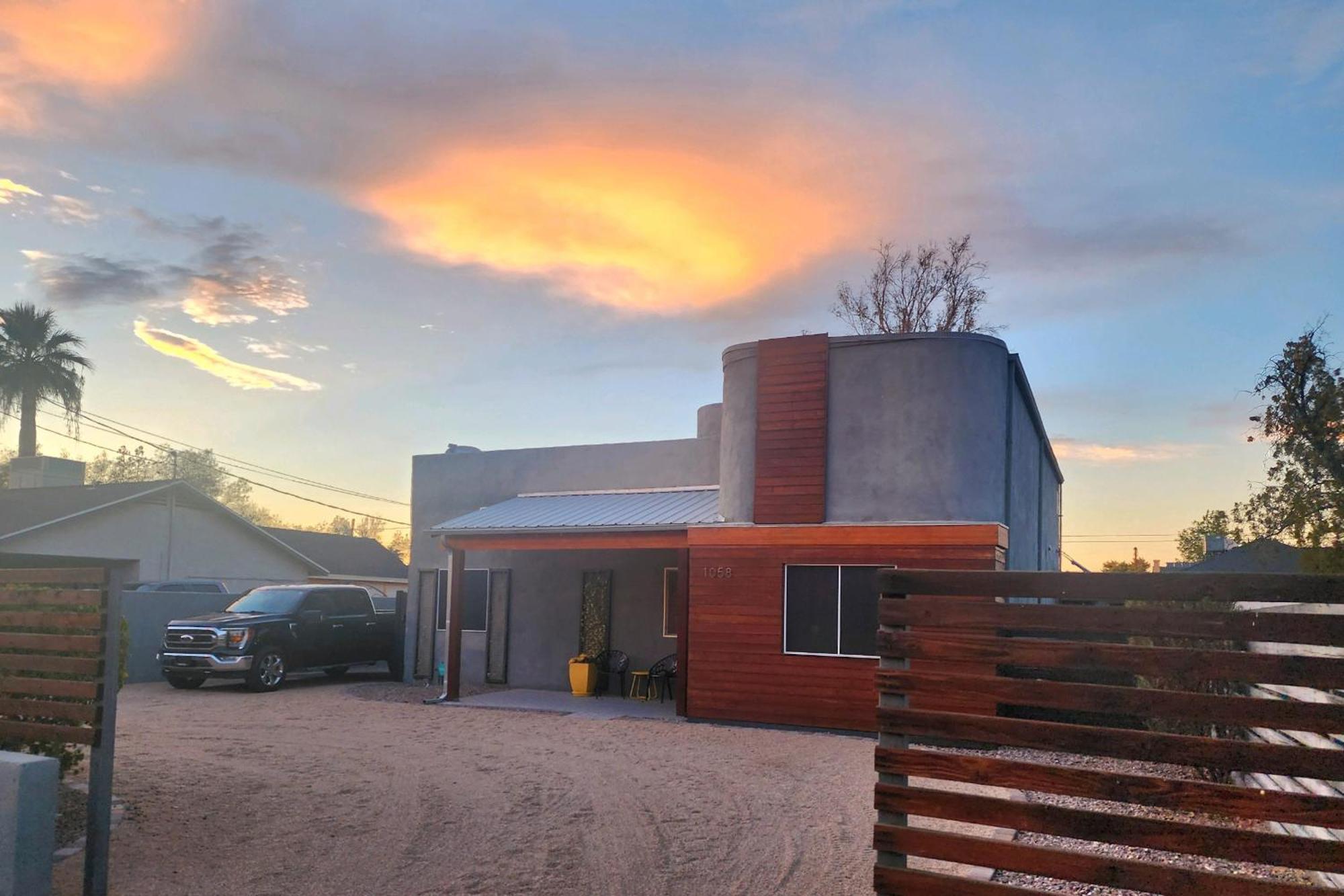 Casa de férias Modern Art House In Midtown, Pet Friendly *