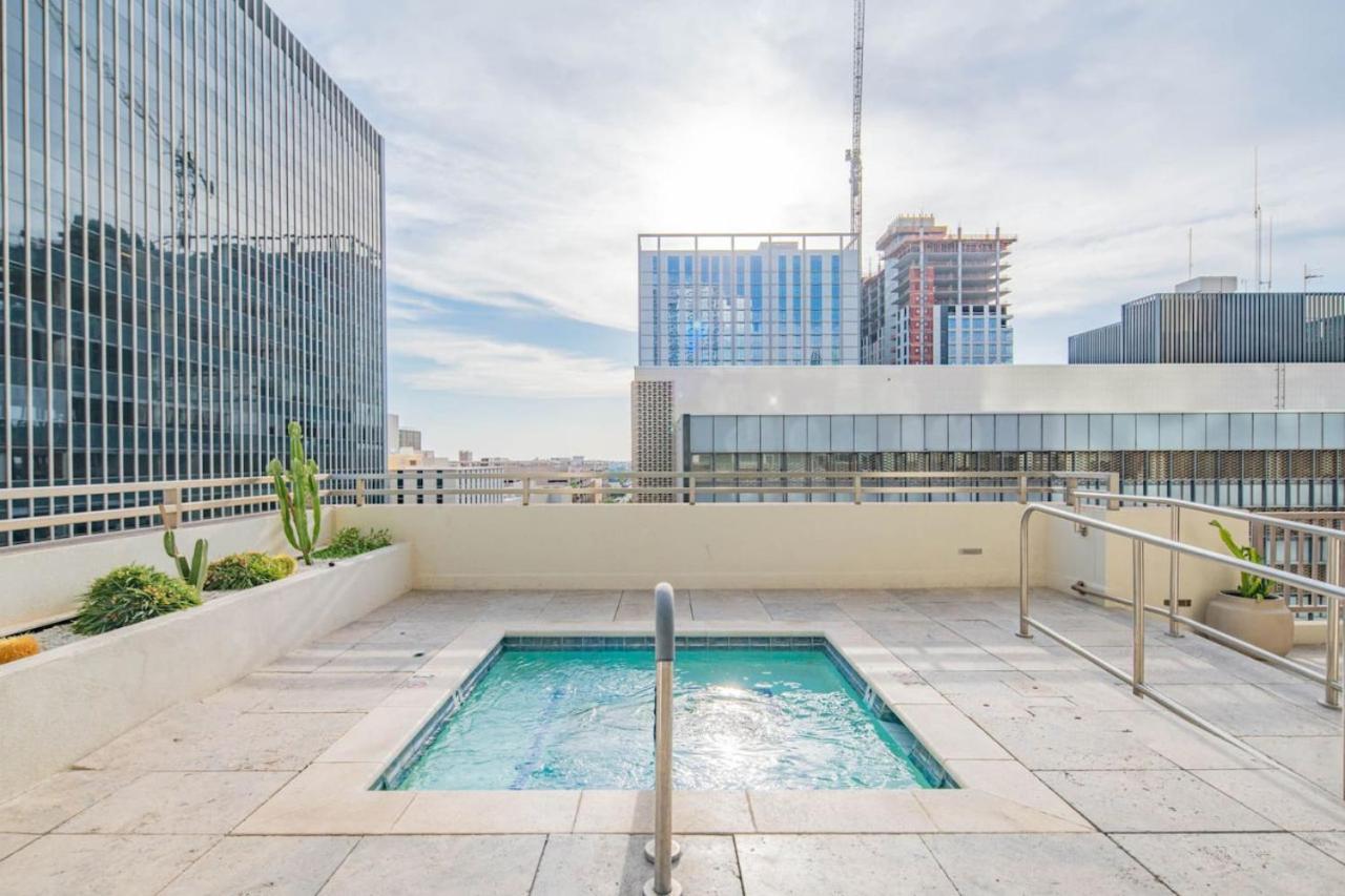Sky Terrace Dt Highrise, Gym, Pool, Parking, W-d,golf Apartment Phoenix