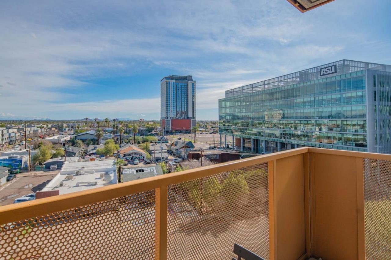 Striking 2bd - Cdt- Gym, Pool, Parking - Sleep8 Apartment Phoenix