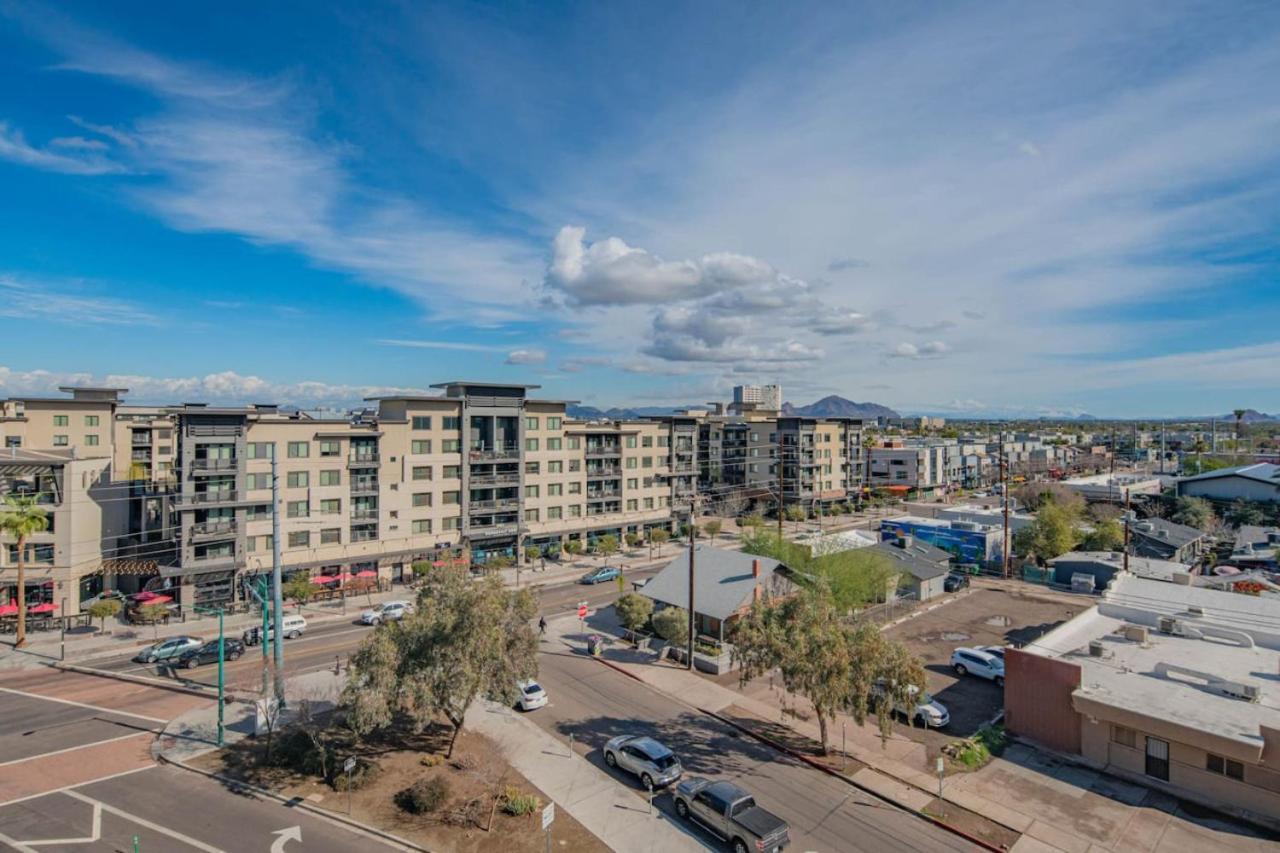 Striking 2bd - Cdt- Gym, Pool, Parking - Sleep8 *