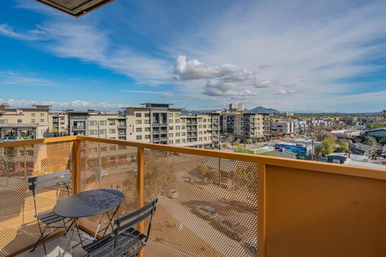 Striking 2bd - Cdt- Gym, Pool, Parking - Sleep8 Phoenix