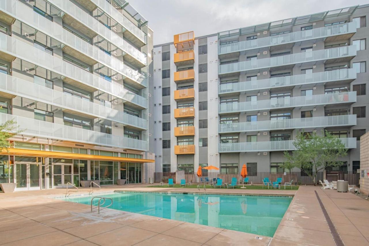Striking 2bd - Cdt- Gym, Pool, Parking - Sleep8 Apartment *