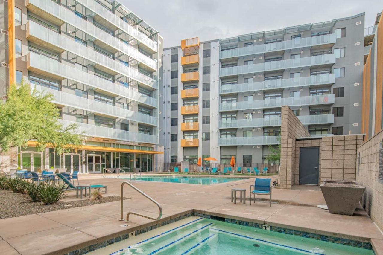 Striking 2bd - Cdt- Gym, Pool, Parking - Sleep8 Apartment