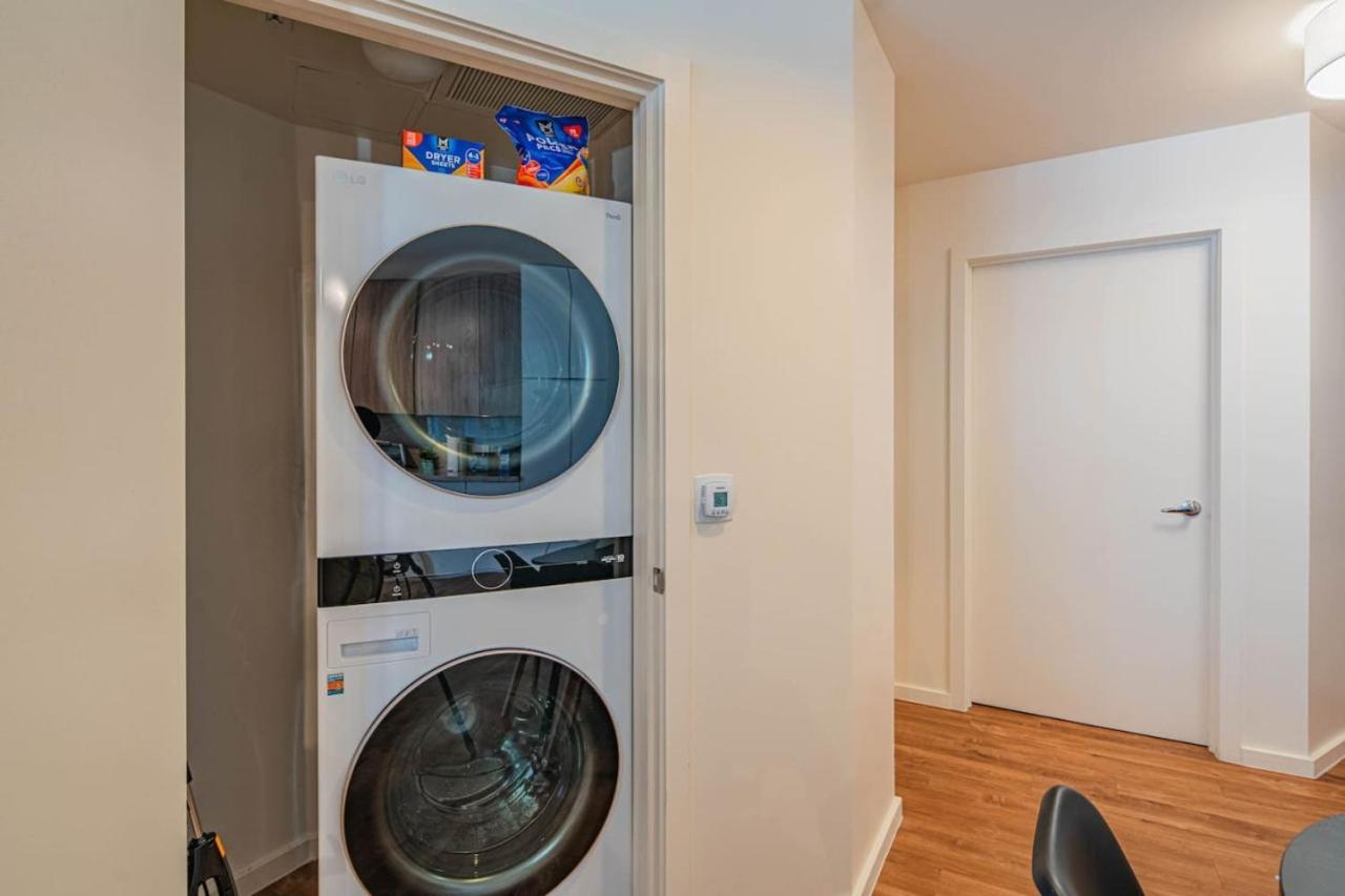 Apartment Sky Terrace Dt Highrise, Gym, Pool, Parking, W-d,golf *