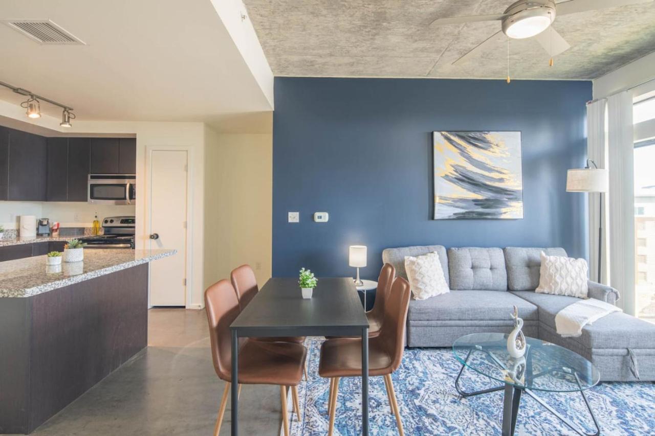 Apartment Striking 2bd - Cdt- Gym, Pool, Parking - Sleep8 Phoenix