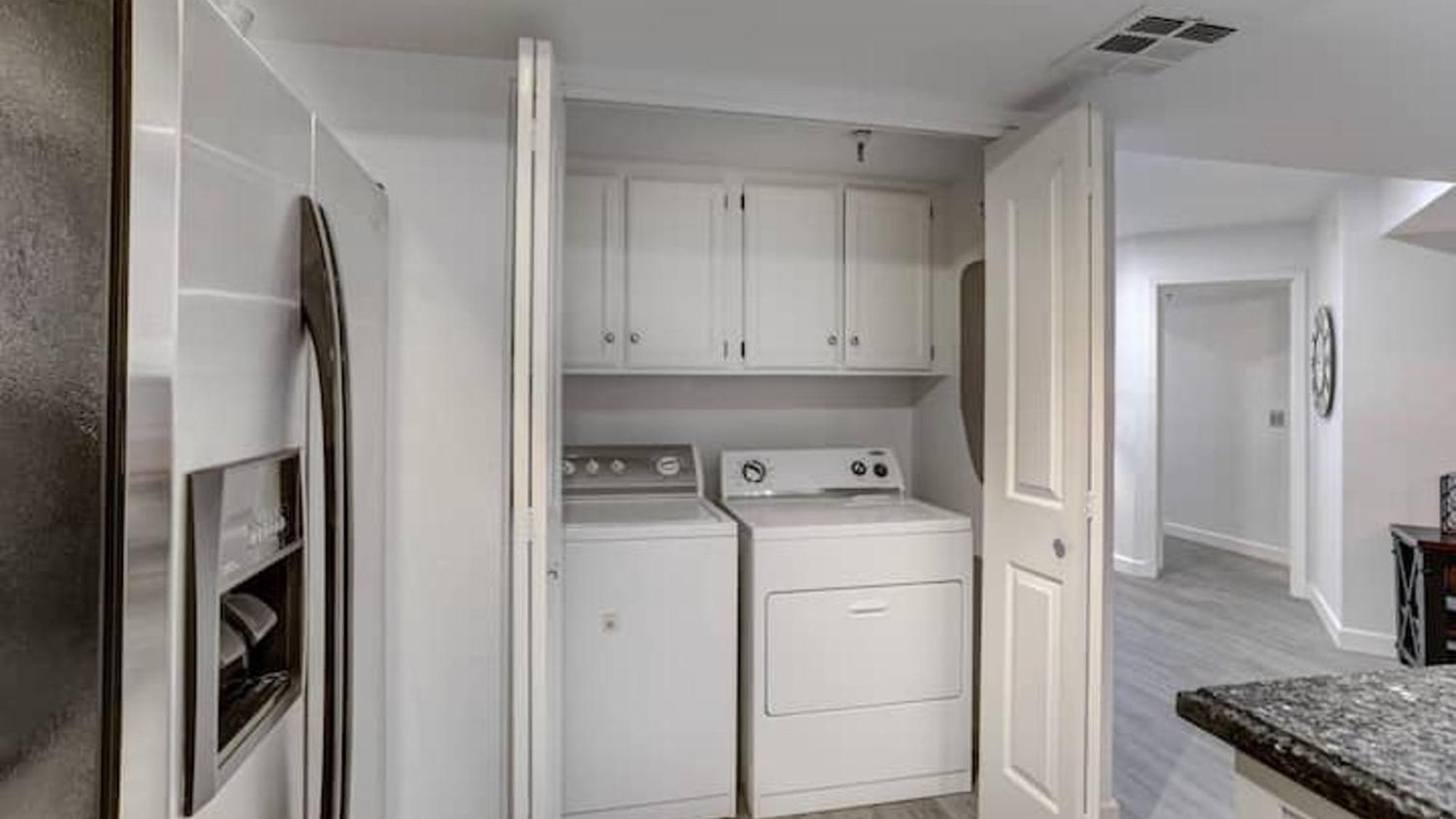 Comfort And Style In The Biltmore Area! * Phoenix