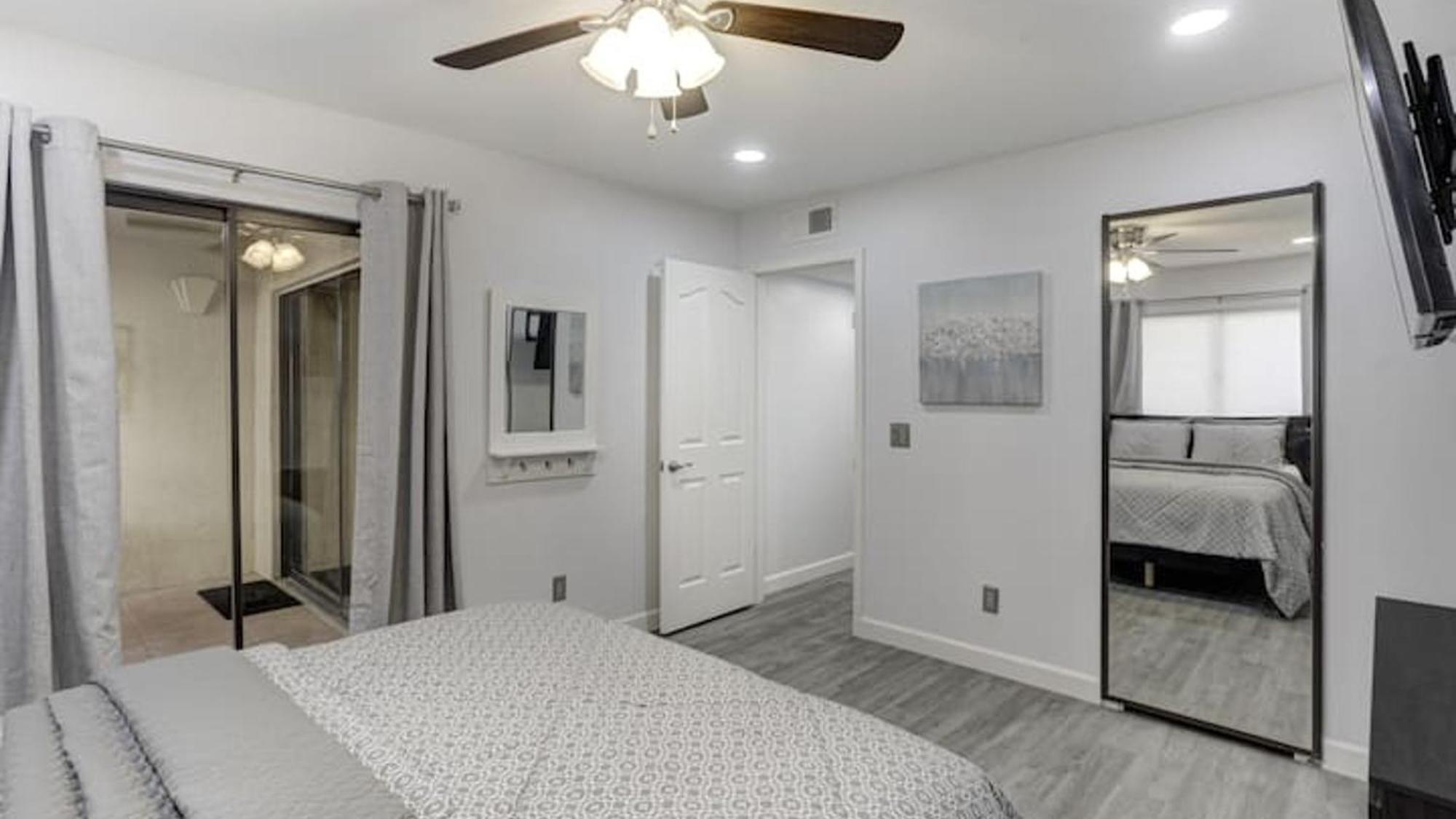 Comfort And Style In The Biltmore Area! Holiday home