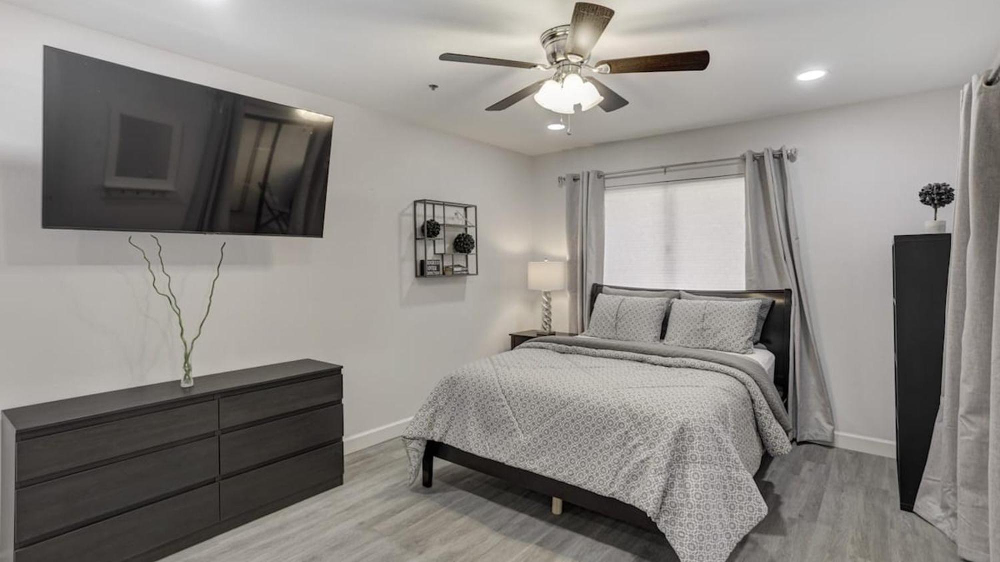 Comfort And Style In The Biltmore Area! * Phoenix