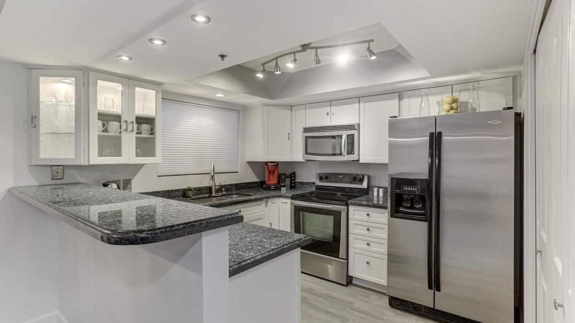 Comfort And Style In The Biltmore Area!