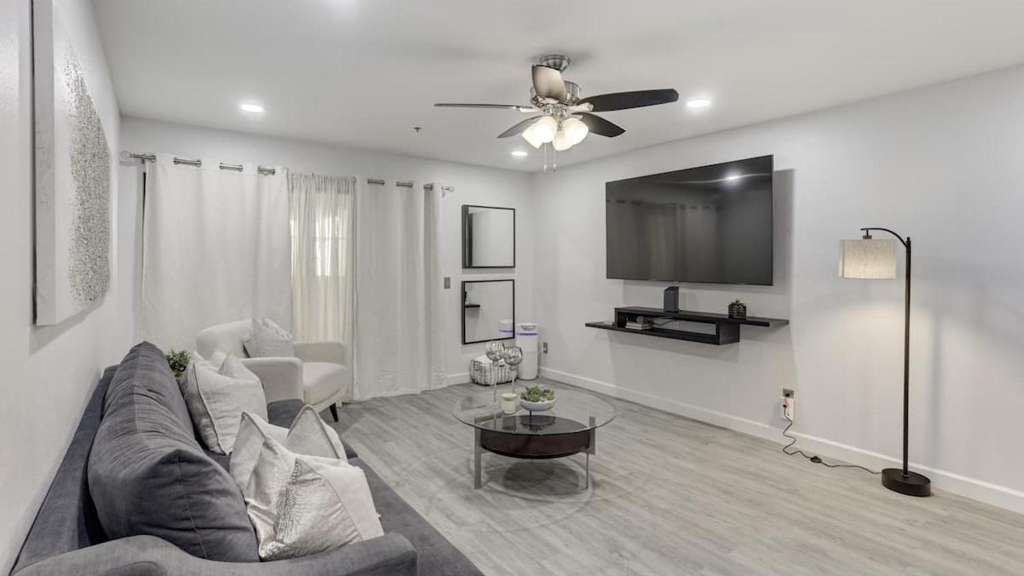 Holiday home Comfort And Style In The Biltmore Area!