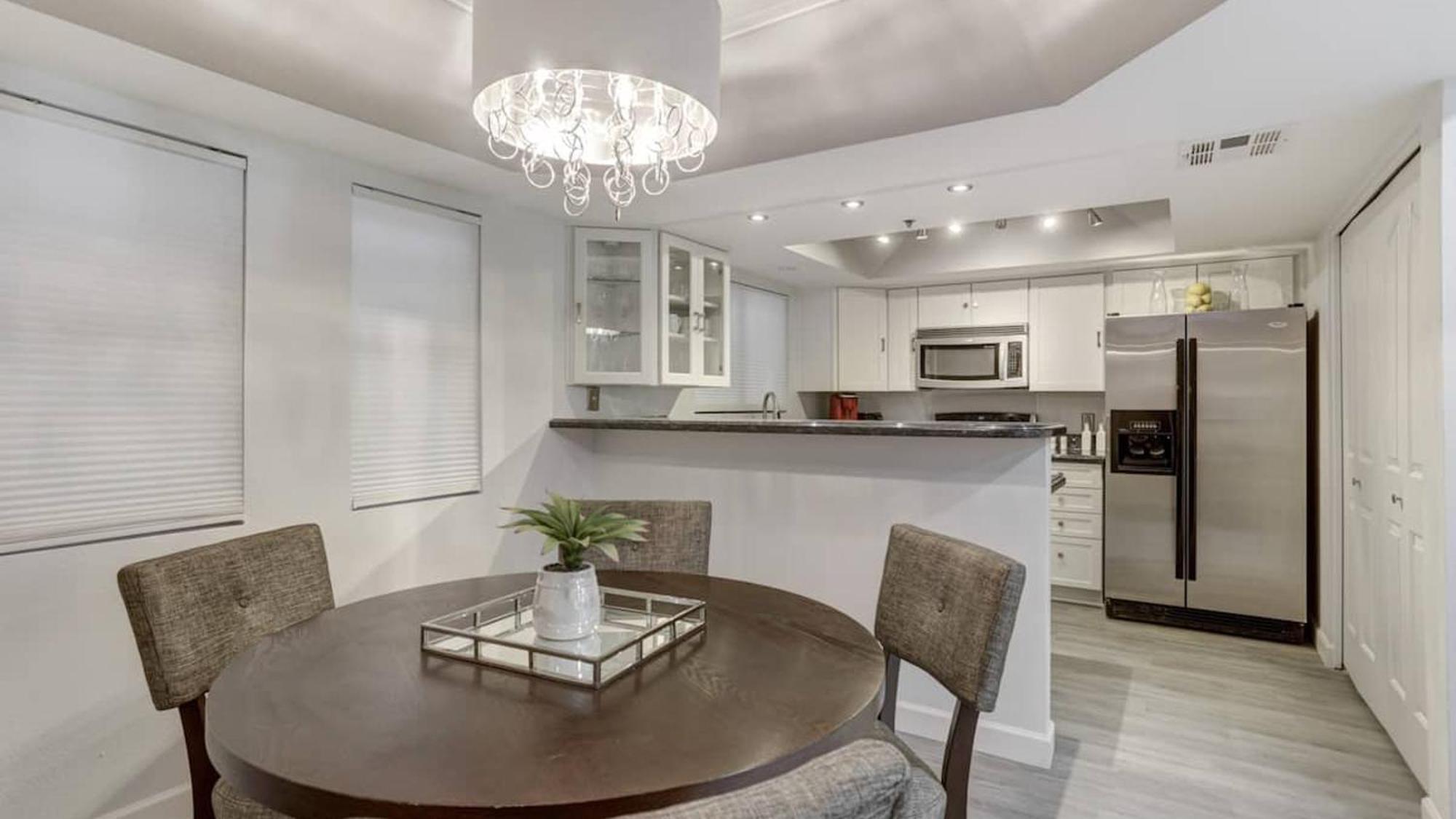Comfort And Style In The Biltmore Area! Holiday home Phoenix