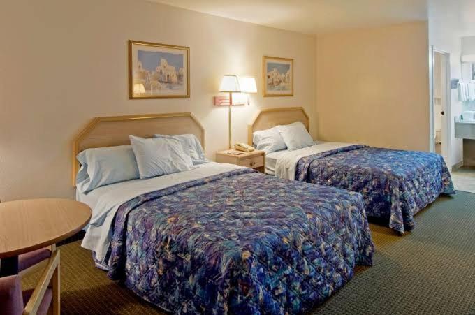 Rising Hotel 2*