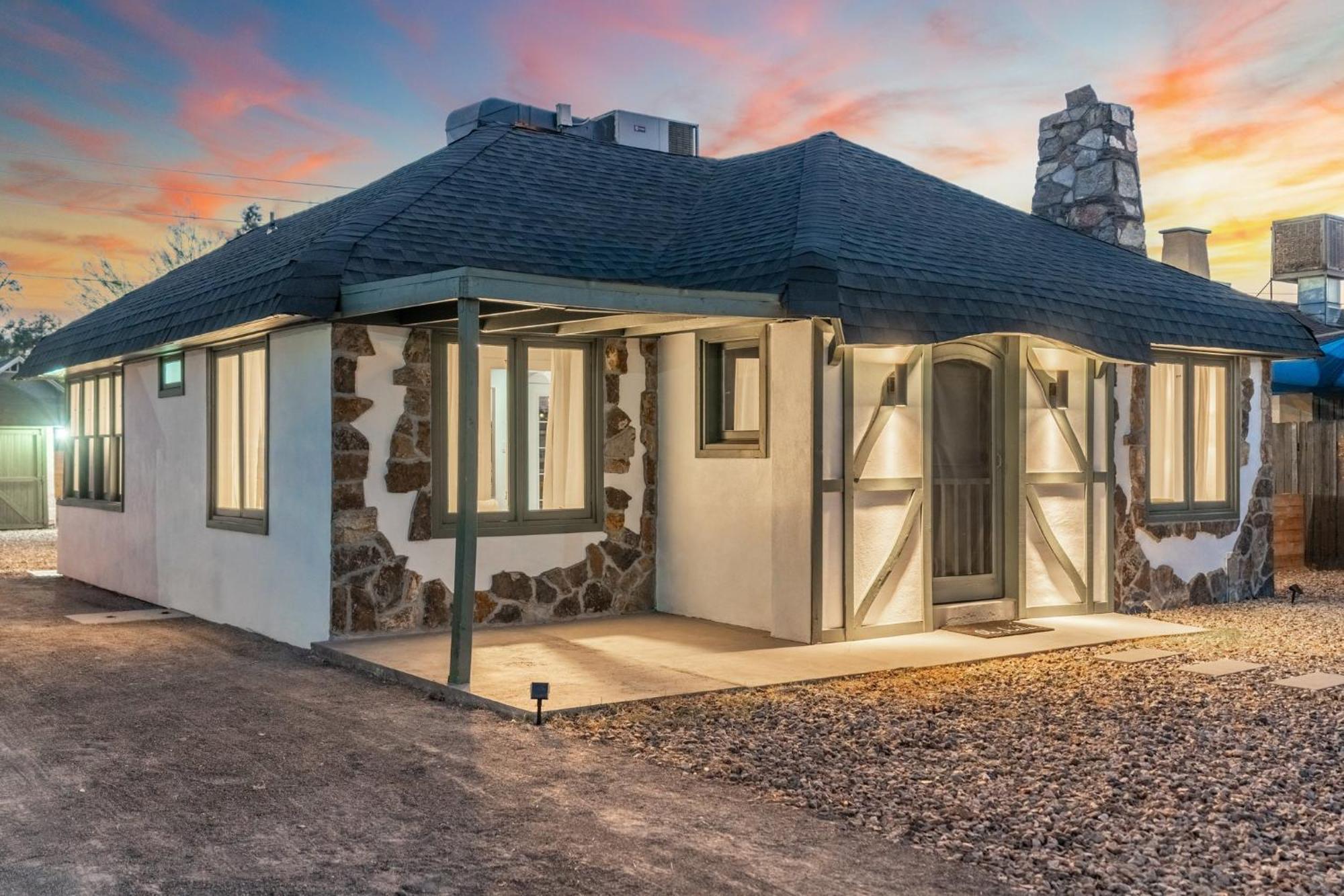 Casa de férias Charming - Storybook Style - Near Downtown Phoenix! Phoenix