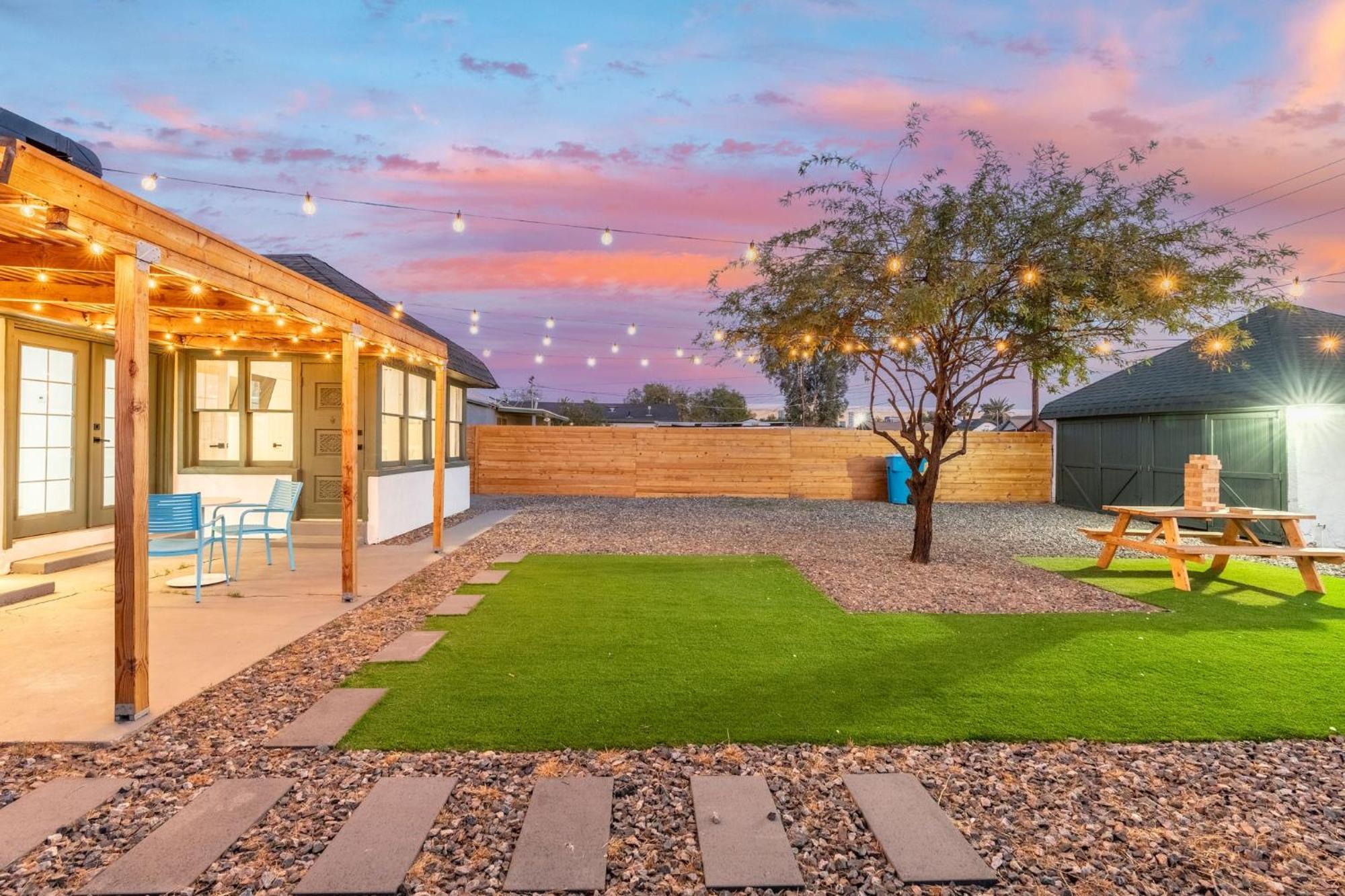 Charming - Storybook Style - Near Downtown Phoenix! Casa de férias *