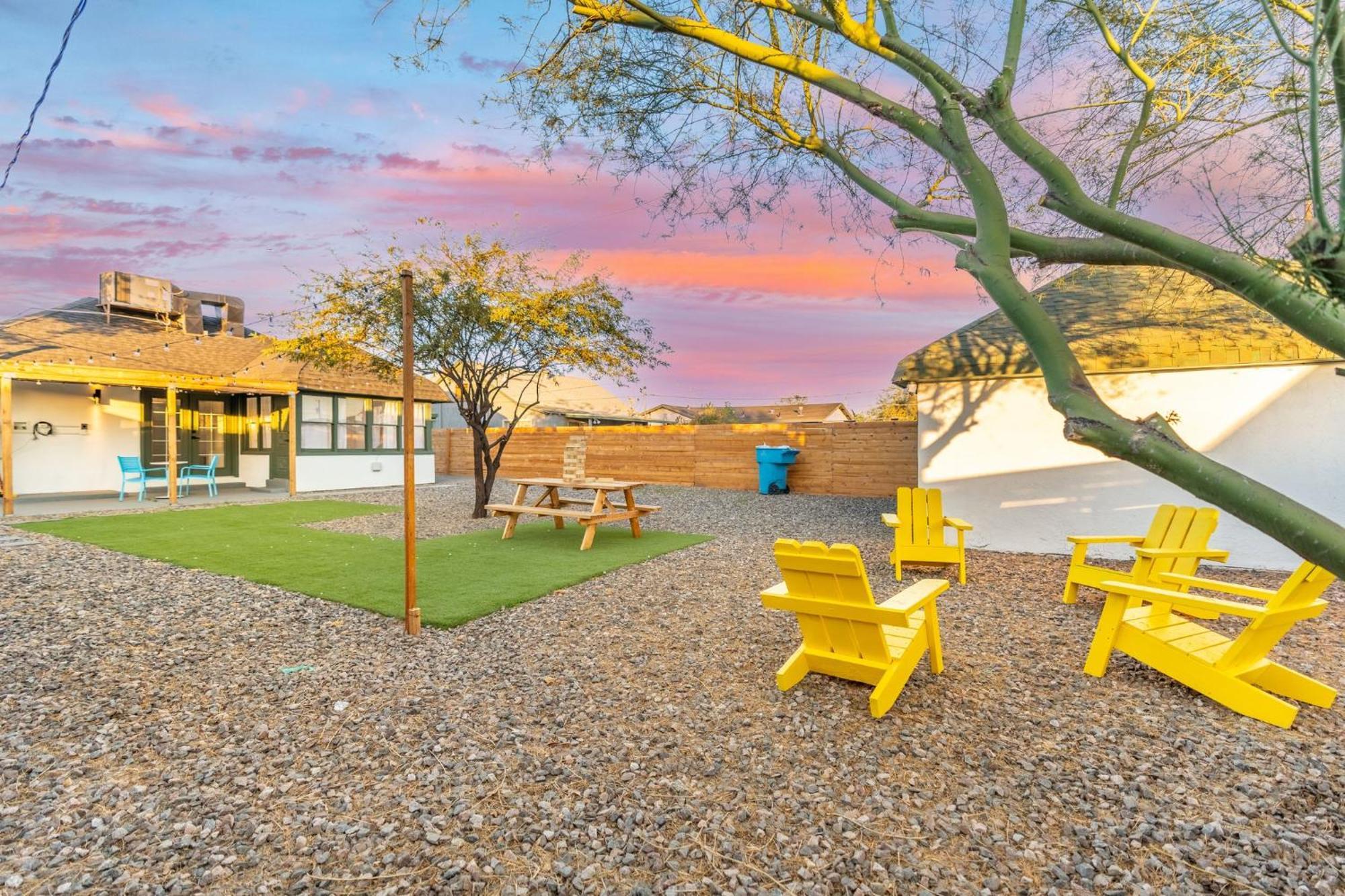Charming - Storybook Style - Near Downtown Phoenix! Casa de férias