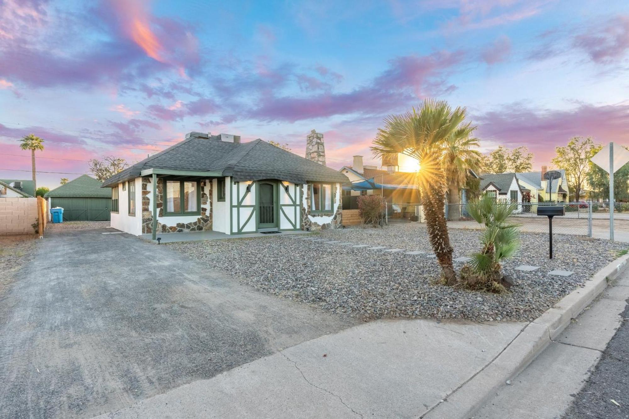Casa de férias Charming - Storybook Style - Near Downtown Phoenix!