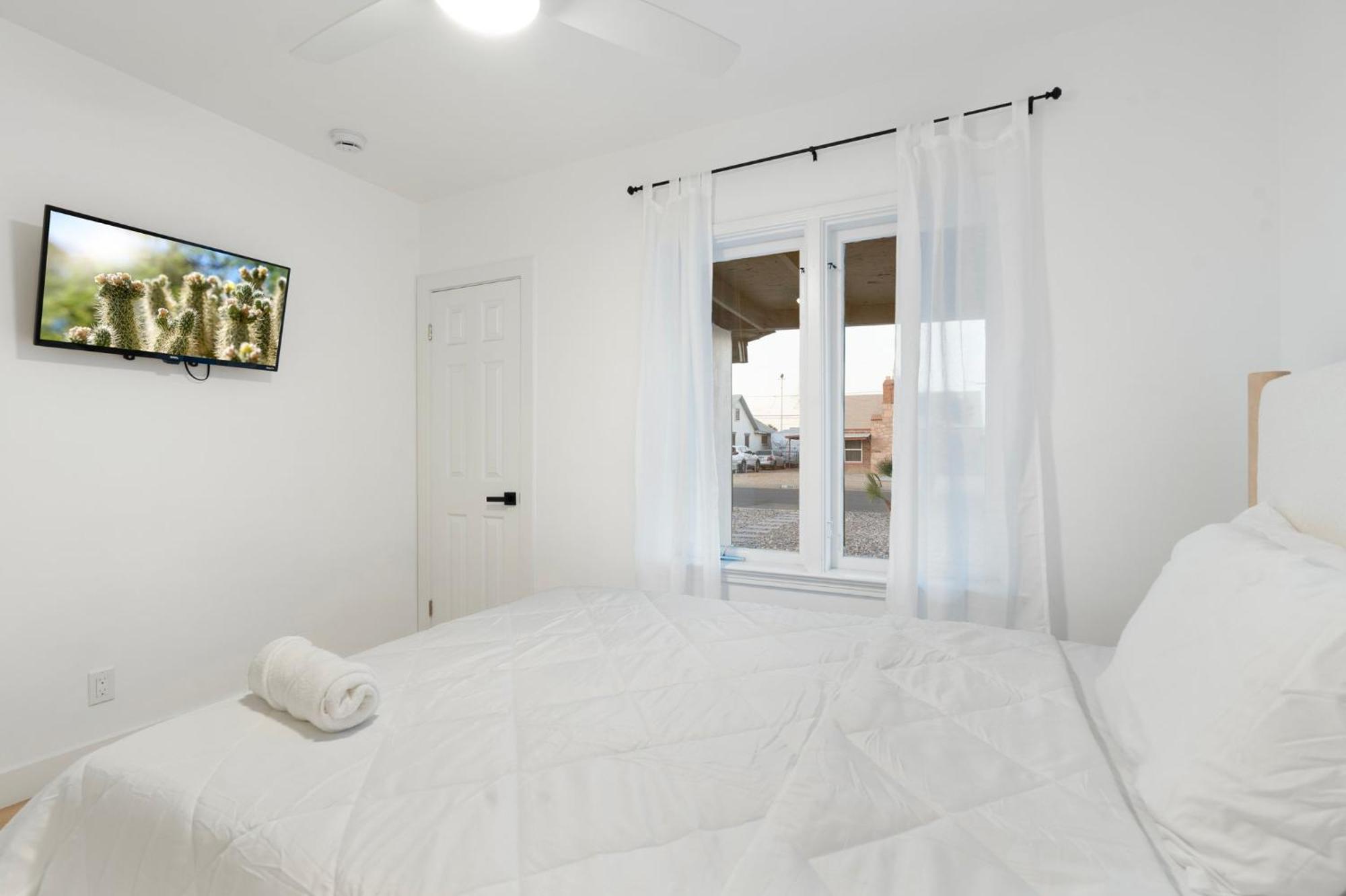 Charming - Storybook Style - Near Downtown Phoenix!