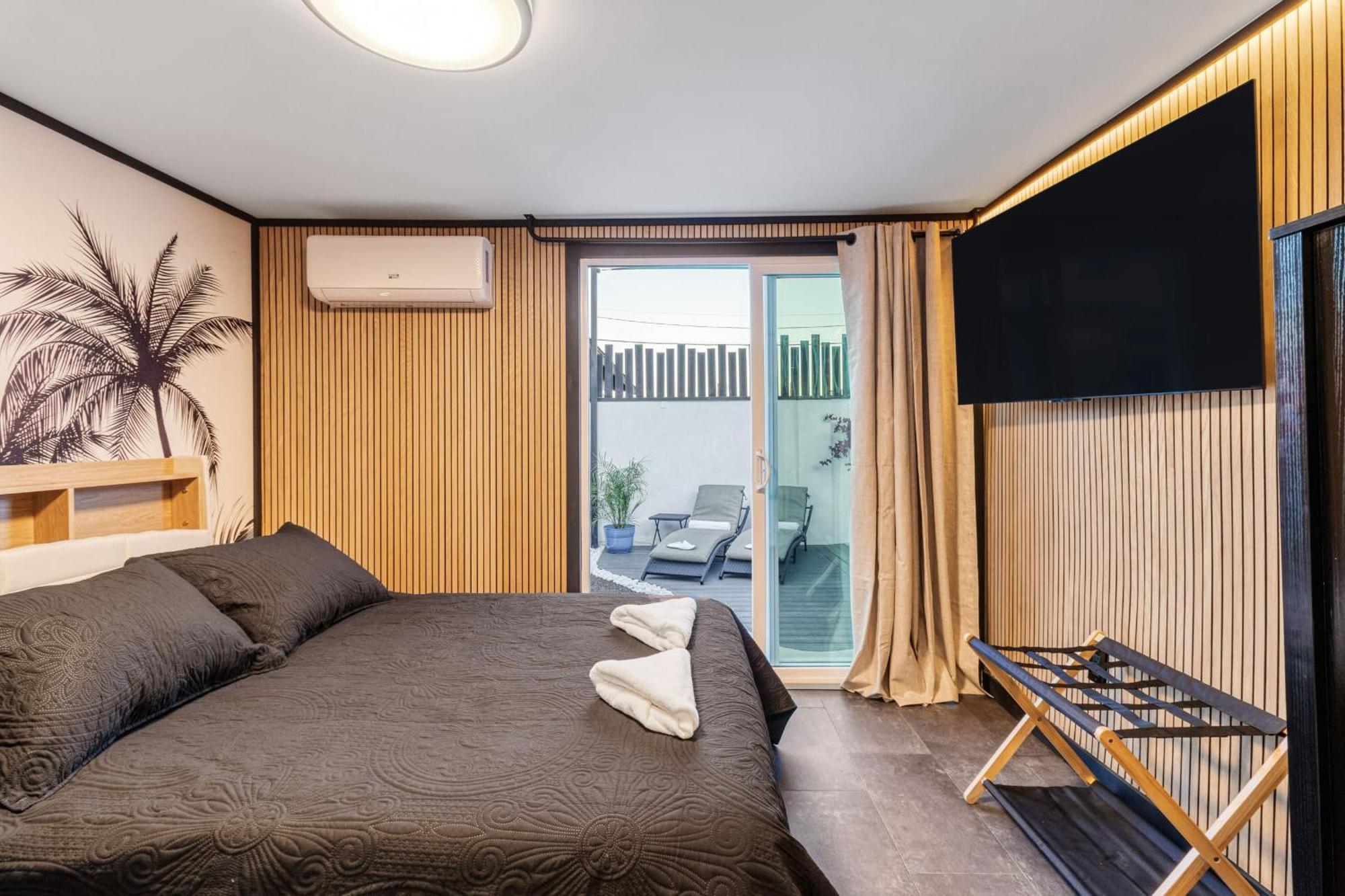 Luxury Downtown With Villa *