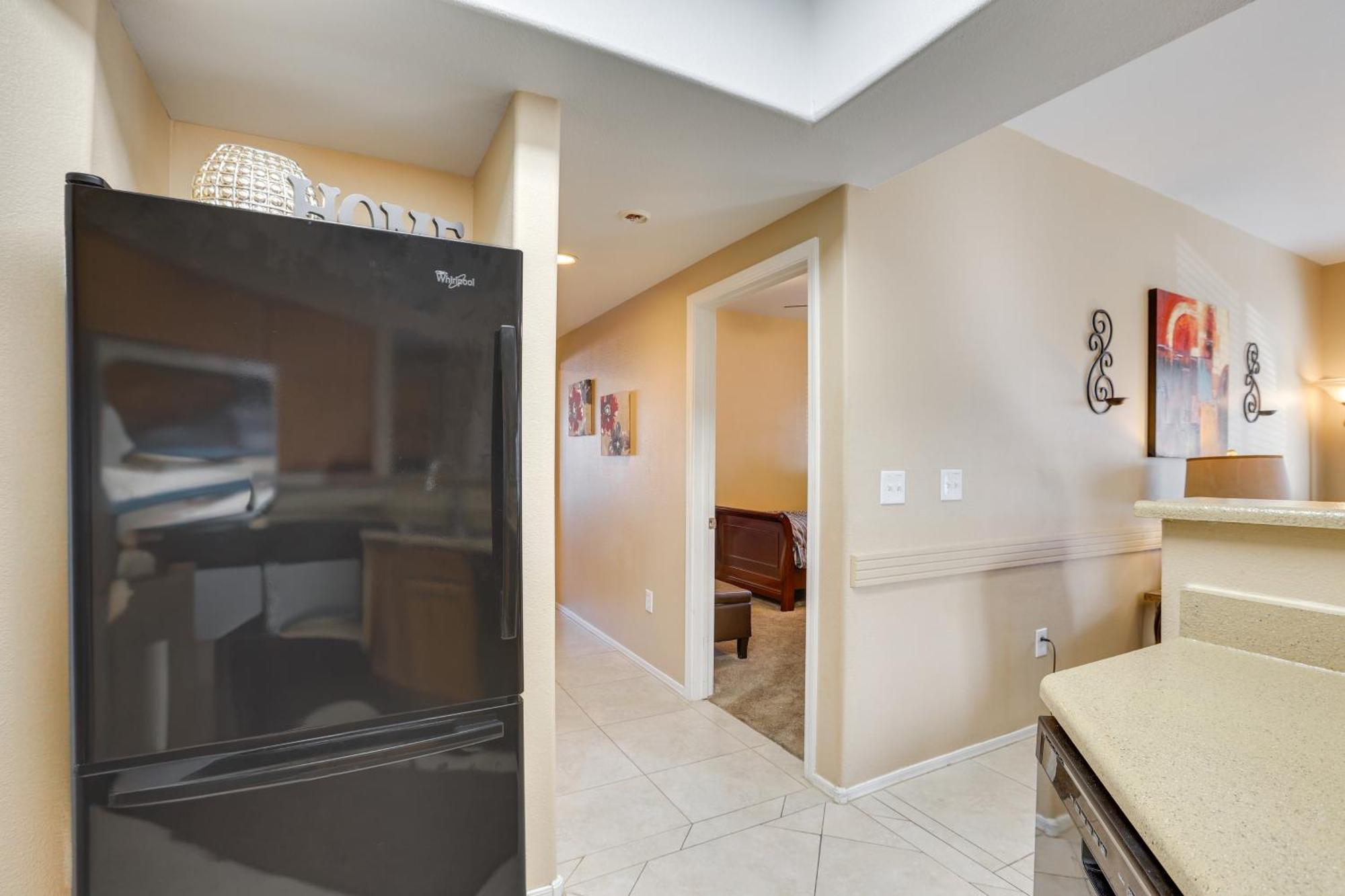 Apartment Bright - 3 Mi To State Farm Stadium! *