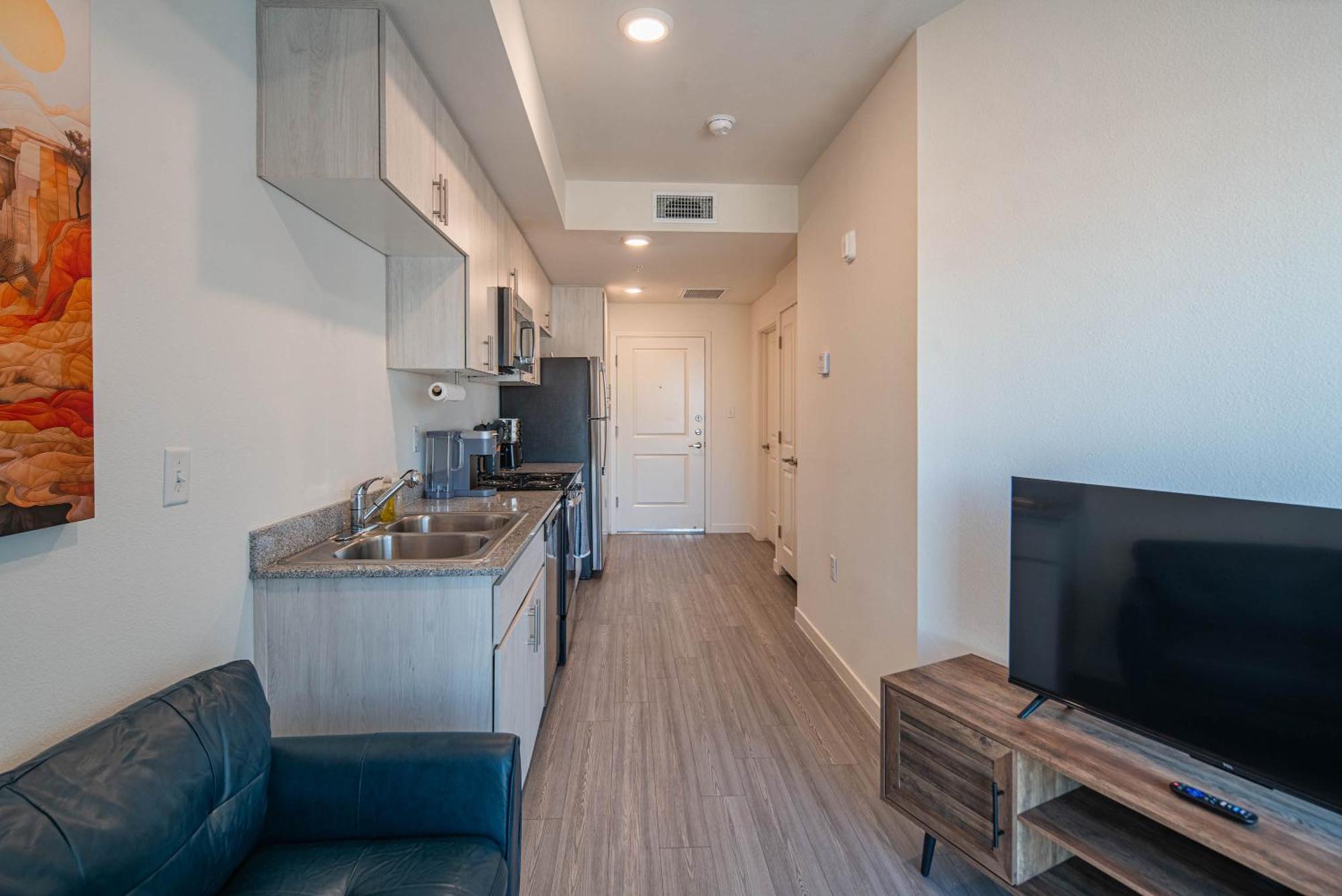 Apartment Family Friendly Escape With Large Pool! Phoenix