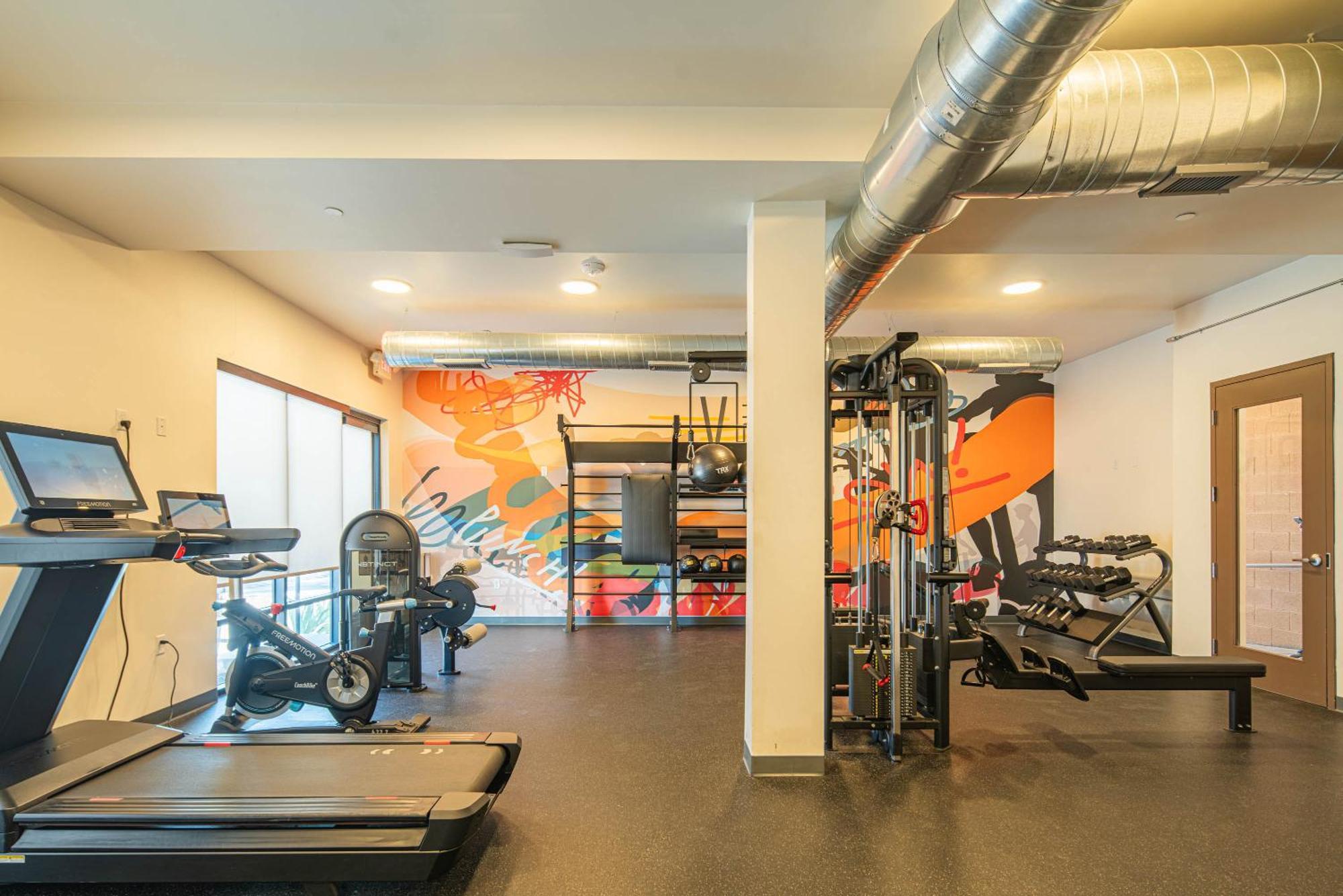 Family Friendly Escape With Large Pool! Apartment Phoenix