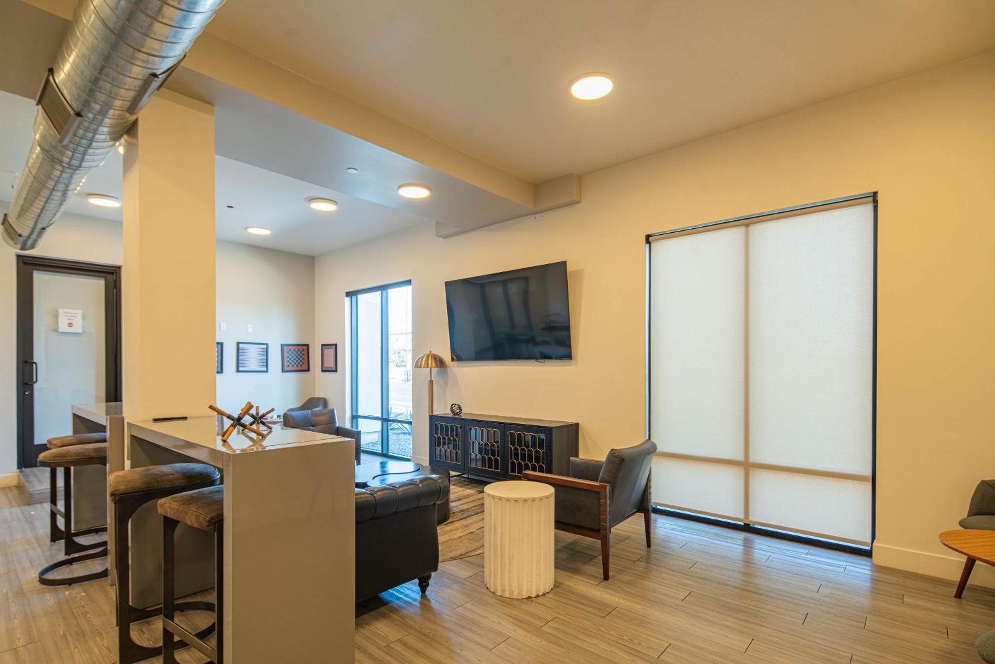 Apartment Family Friendly Escape With Large Pool! Phoenix