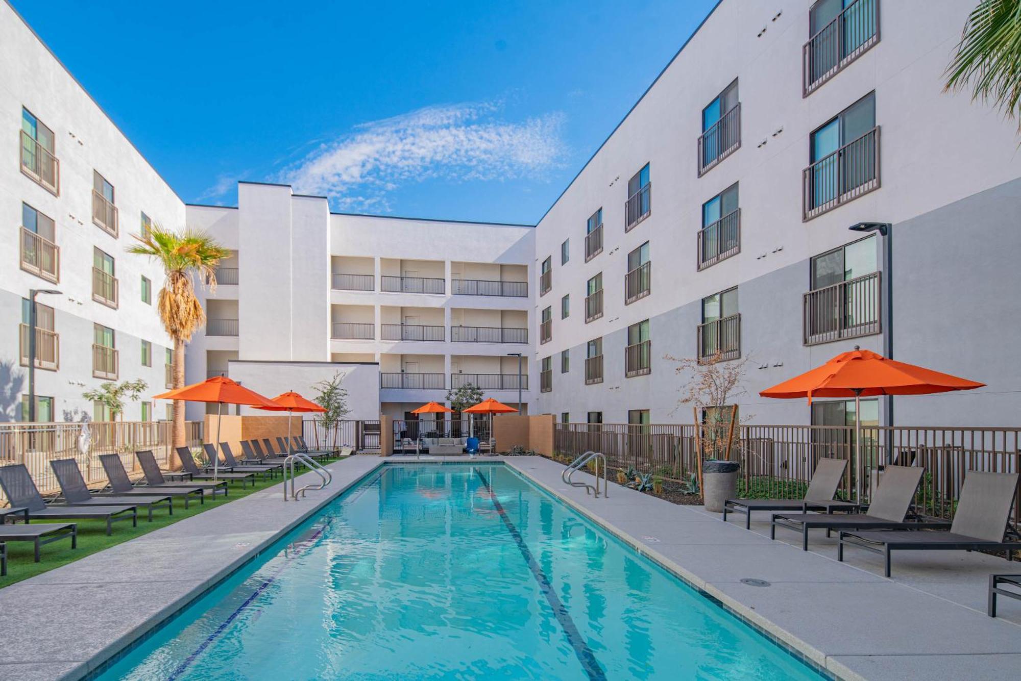 Family Friendly Escape With Large Pool! Phoenix