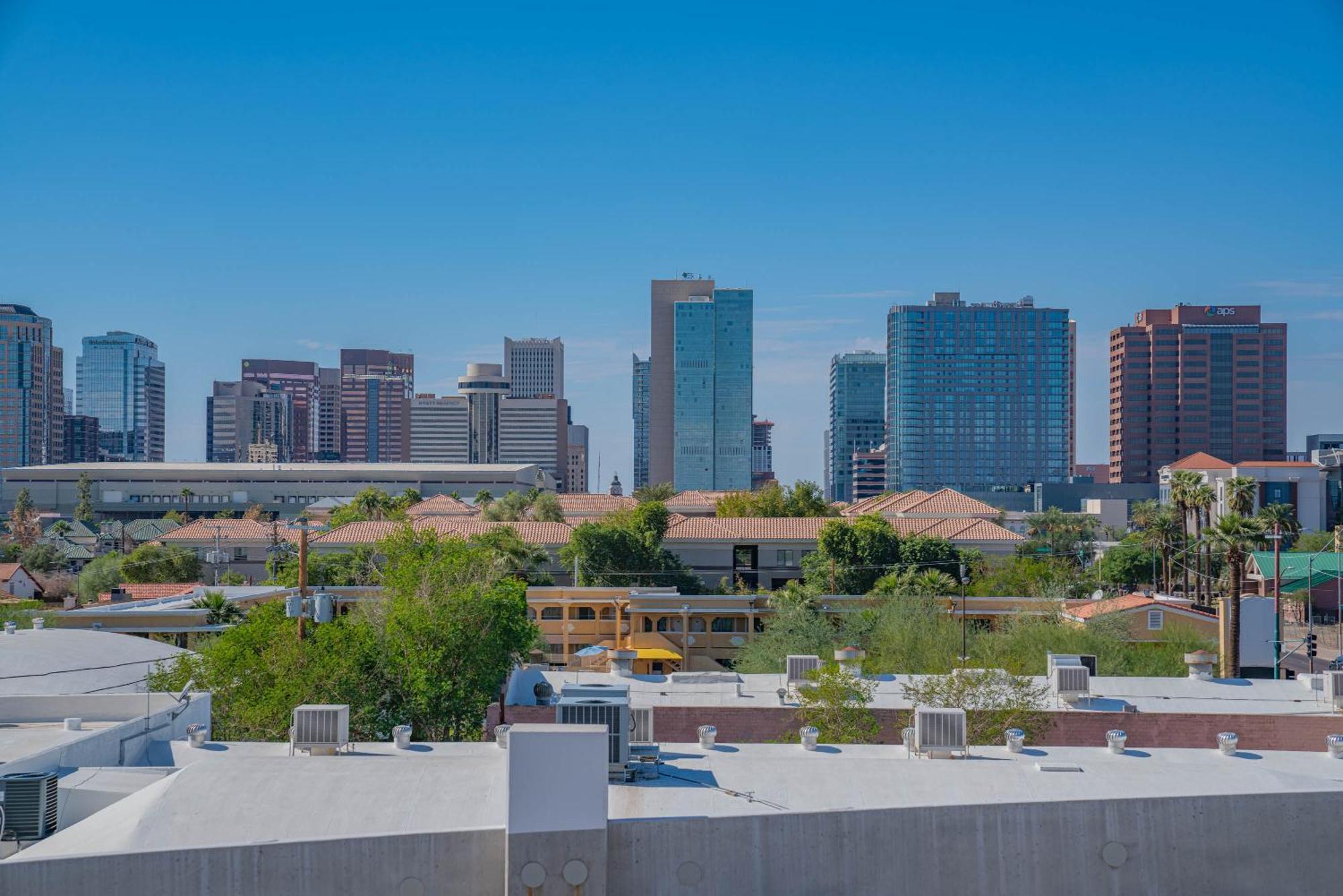Family Friendly Escape With Large Pool! Apartment