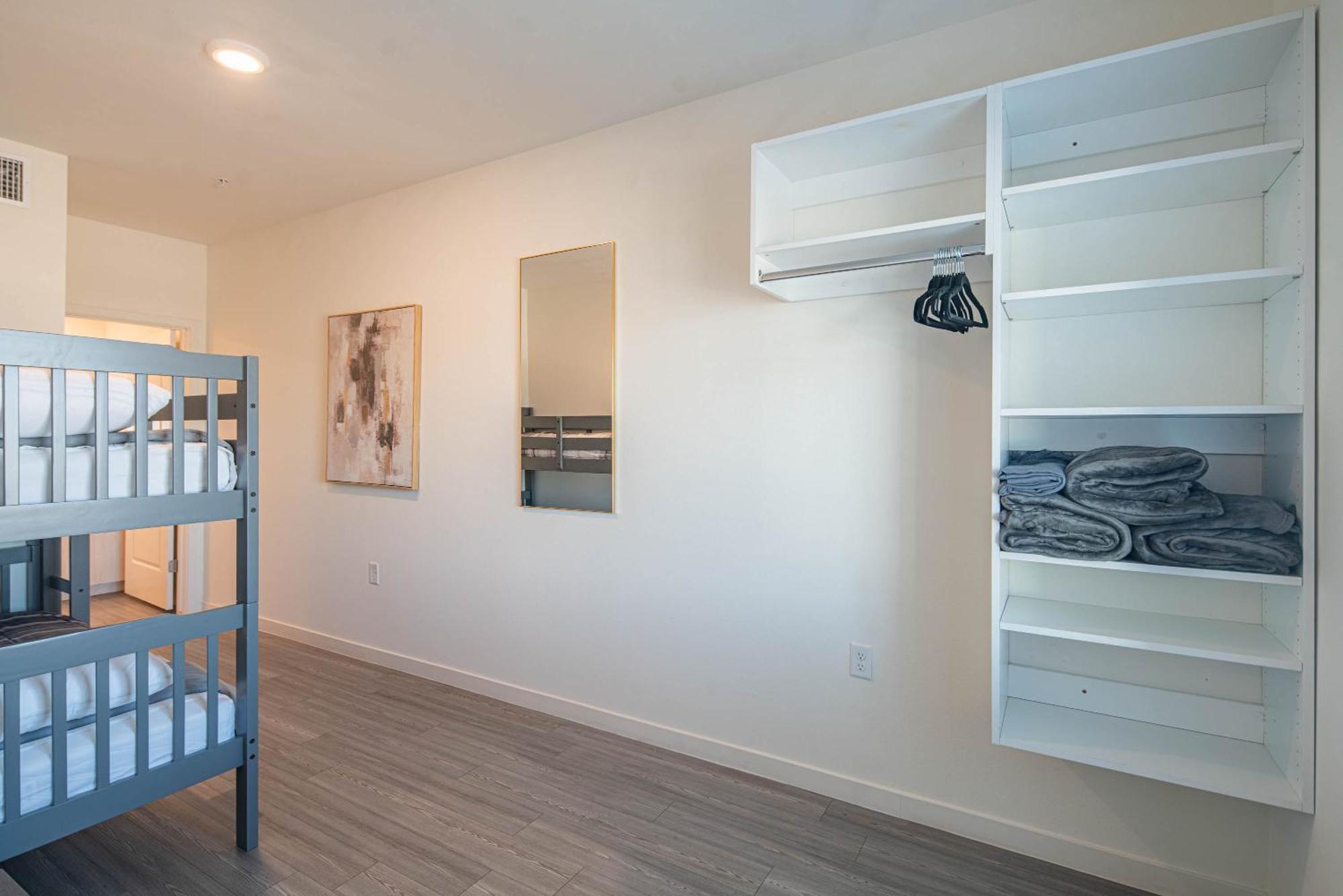Apartment Family Friendly Escape With Large Pool!