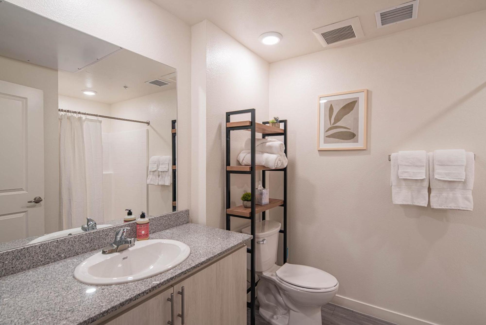 Family Friendly Escape With Large Pool! Apartment Phoenix