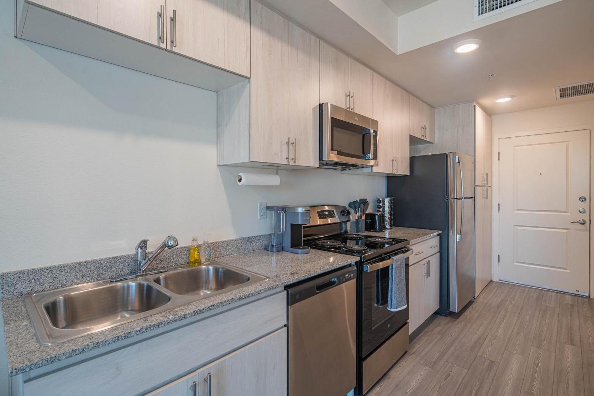 Family Friendly Escape With Large Pool! Apartment Phoenix