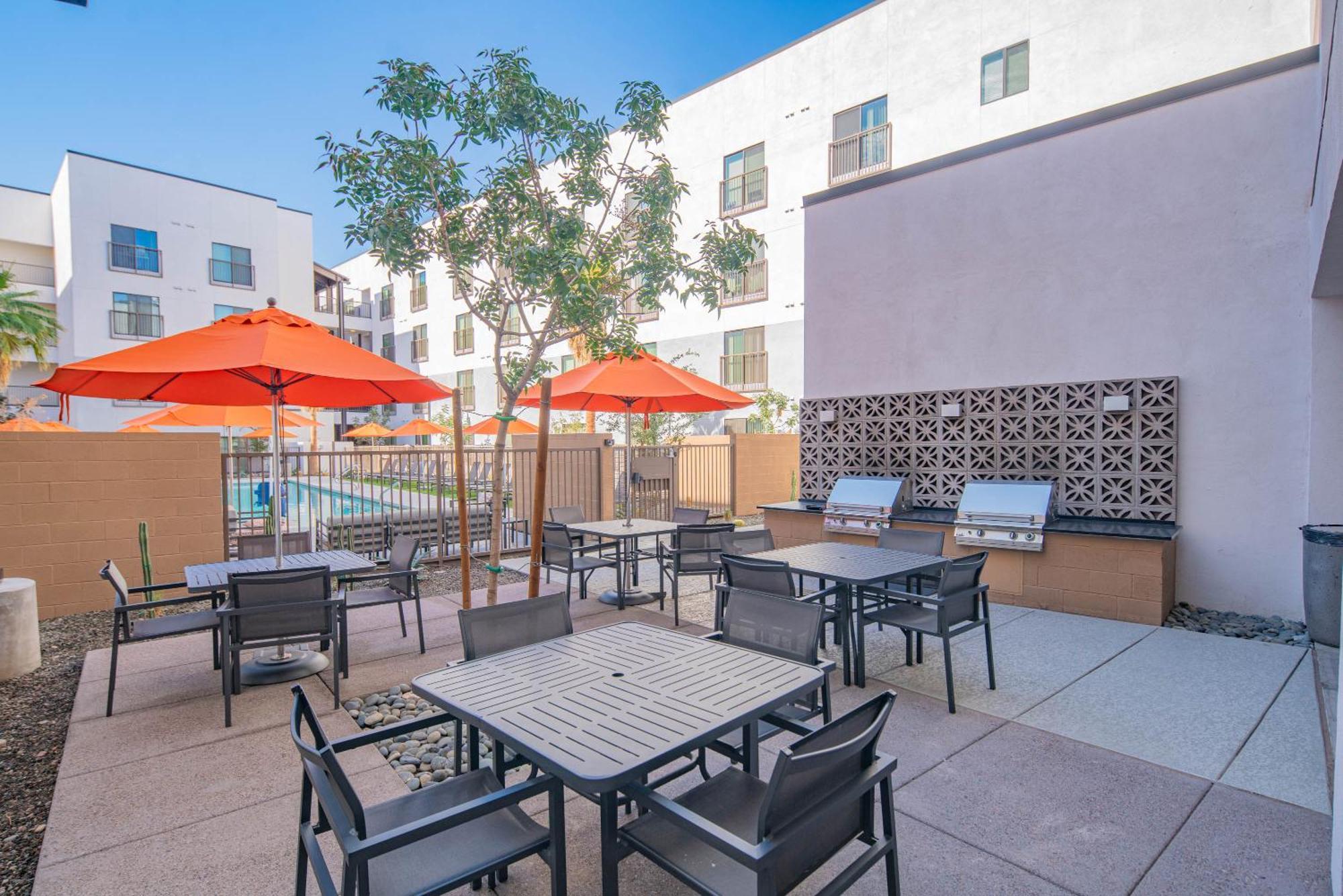 Apartment Family Friendly Escape With Large Pool! *