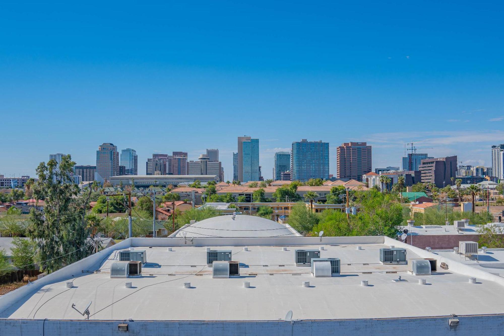 Family Friendly Escape With Large Pool! Apartment *