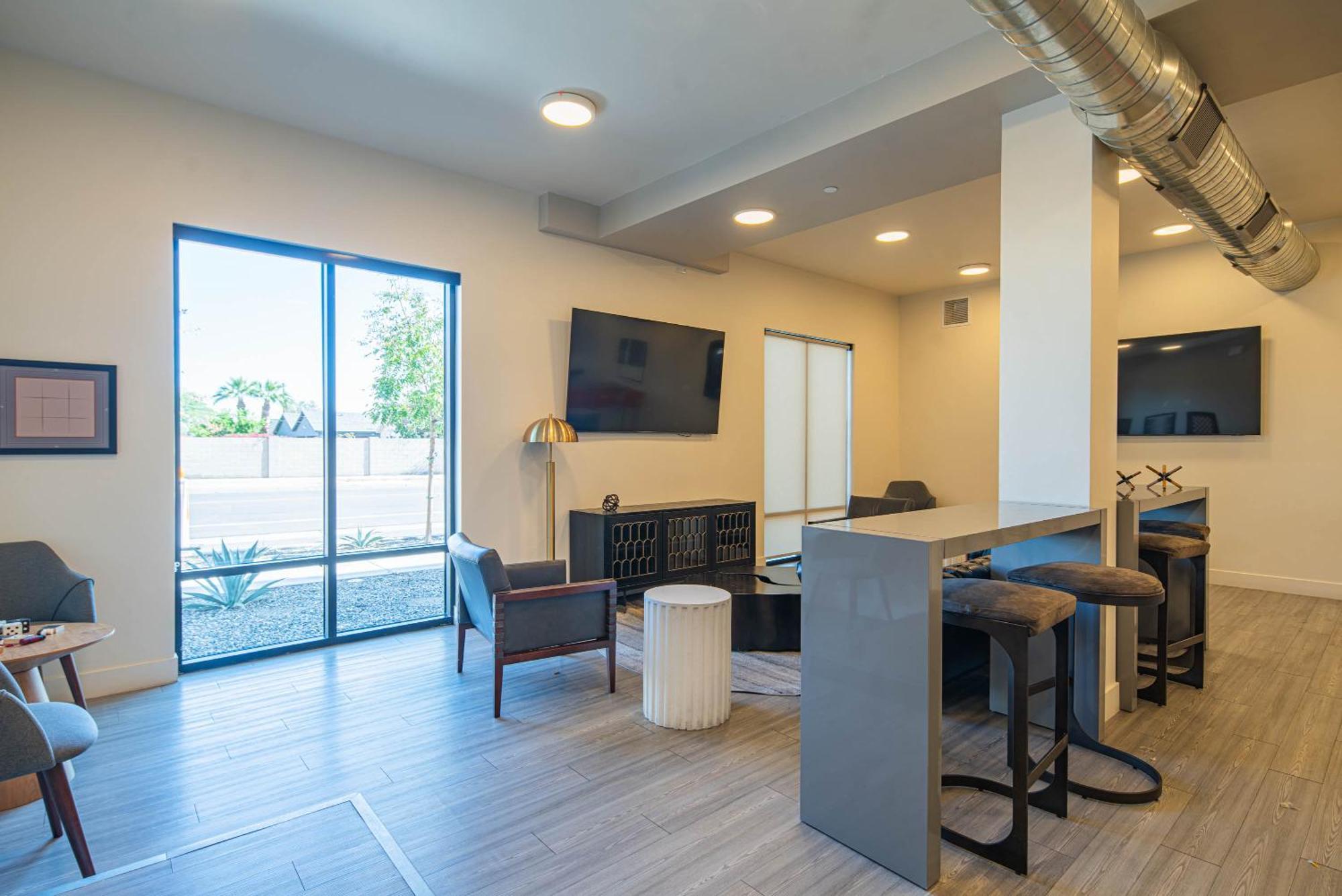 Apartment Family Friendly Escape With Large Pool! *