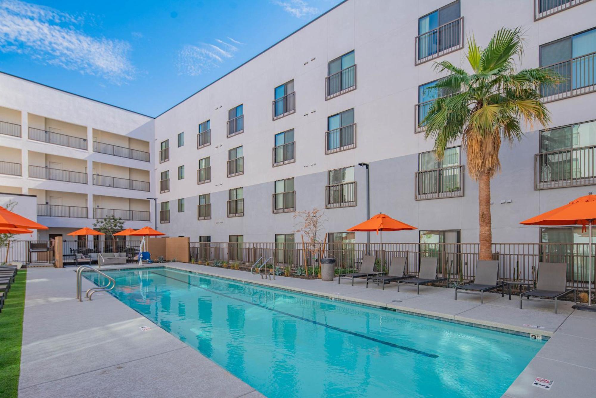 Family Friendly Escape With Large Pool! * Phoenix