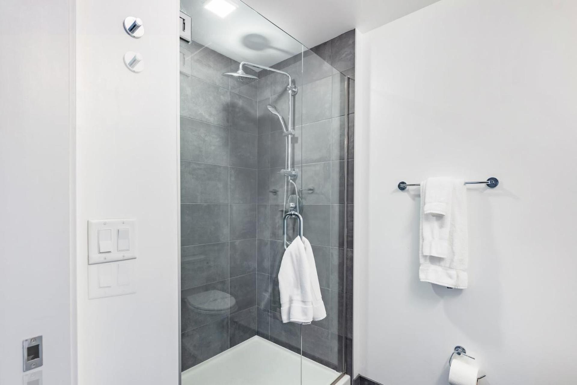 Modern Downtown Apartments At Kenect Phoenix Aparthotel *