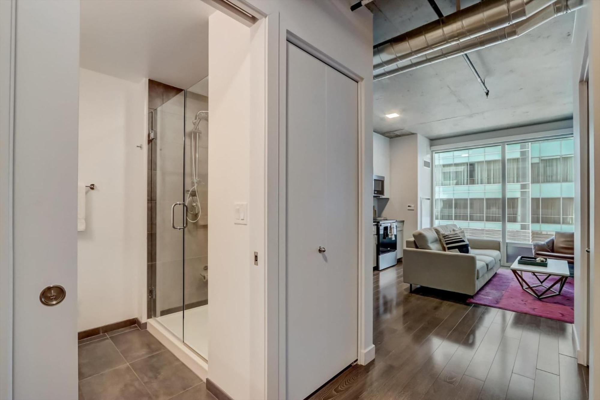 Modern Downtown Apartments At Kenect Phoenix Aparthotel *